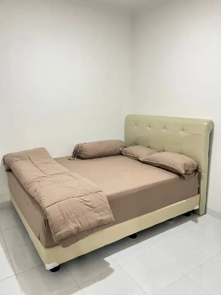 Dipan Divan Springbed tempat kasur merk Airland masih kaya baru
