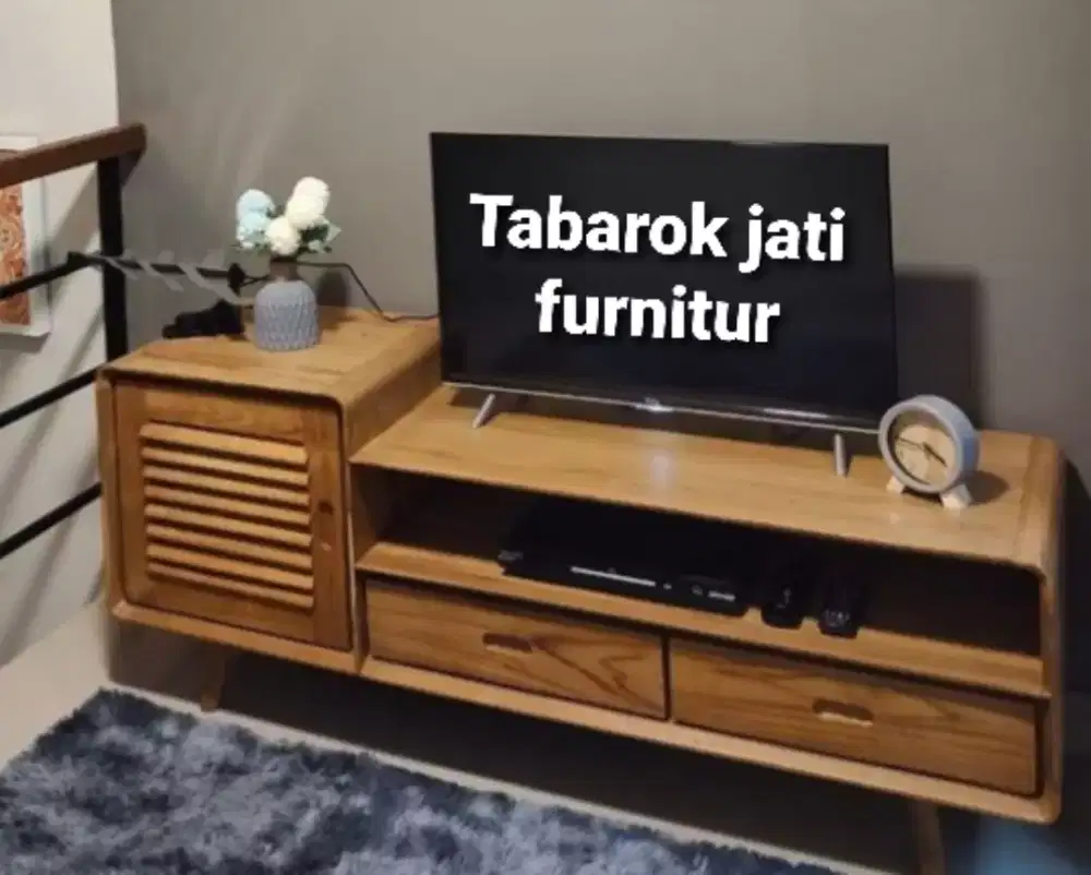 Meja tv retro rotan,p.150cm, bahan kayu jati tua