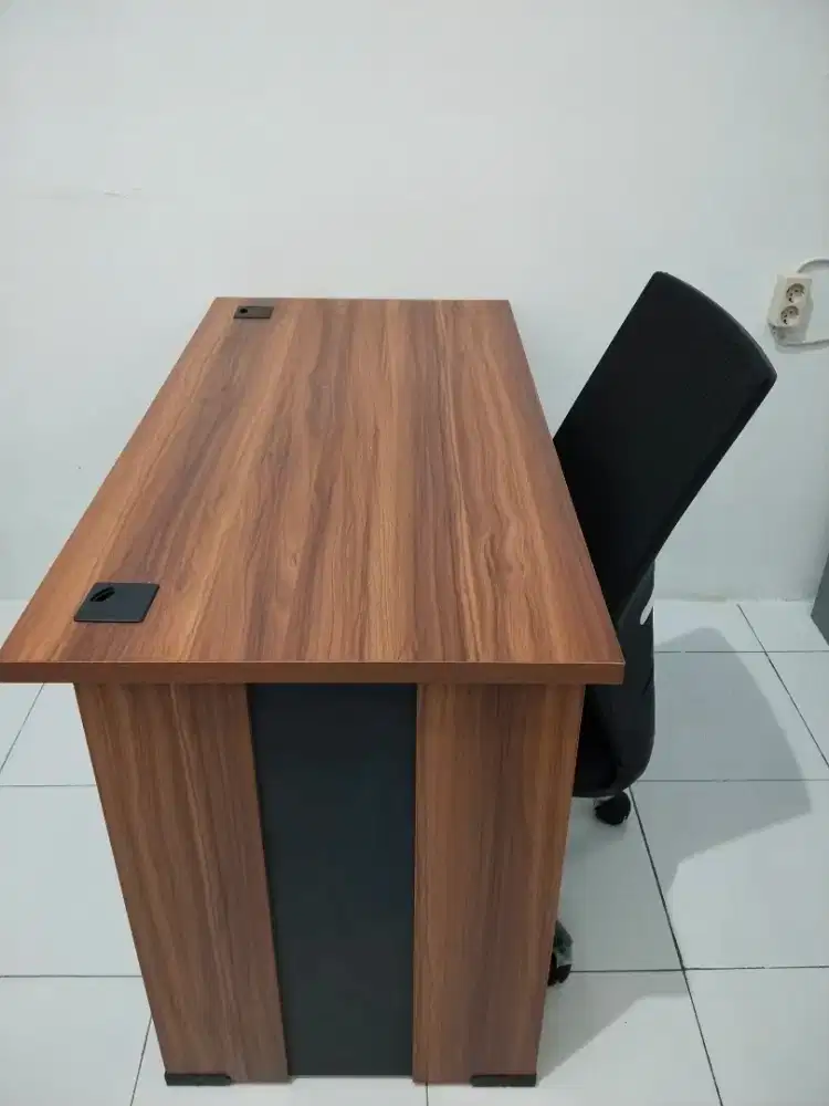 1 set Meja Expo 1/2 Biro + Kursi Staff