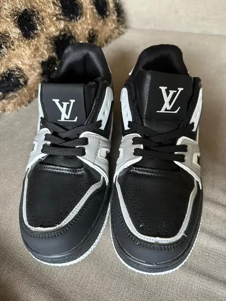 Jual murah Sepatu louis vuitton black white