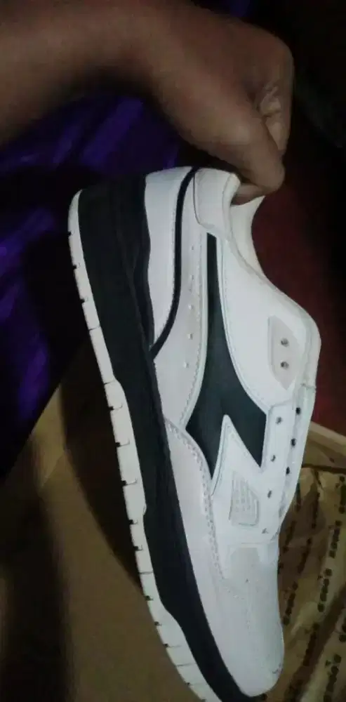 Sepatu diadora 42