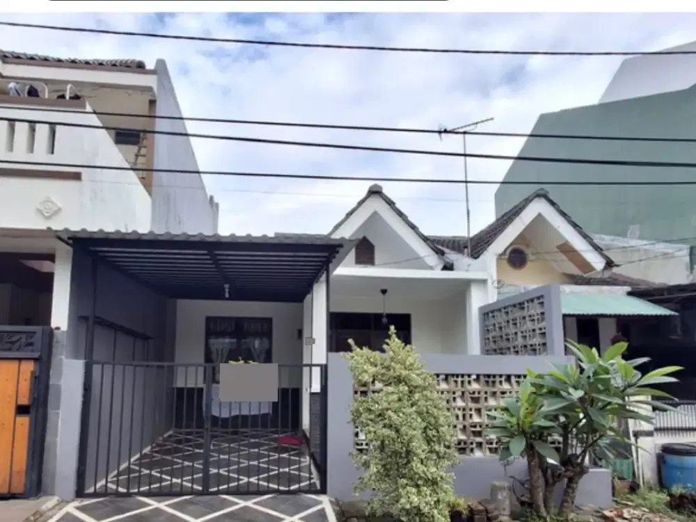 HARGA BERSAHABAT!! RUMAH CANTIK SIAP HUNI DENGAN TAMAN BELAKANG YANG ASRI