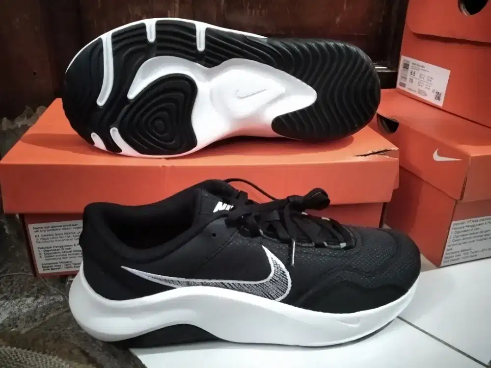 Sepatu Nike legend essential 3 hitam size 41 murah