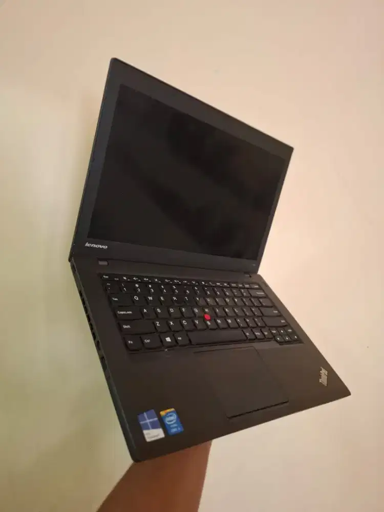 Lenovo ThinkPad T450

Prosesor: Intel Core i5-4300U