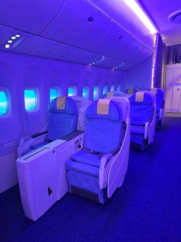 PAKET INTERIOR CAFE TEMA PESAWAT - KURSI BUSINESS CLAS ASLI