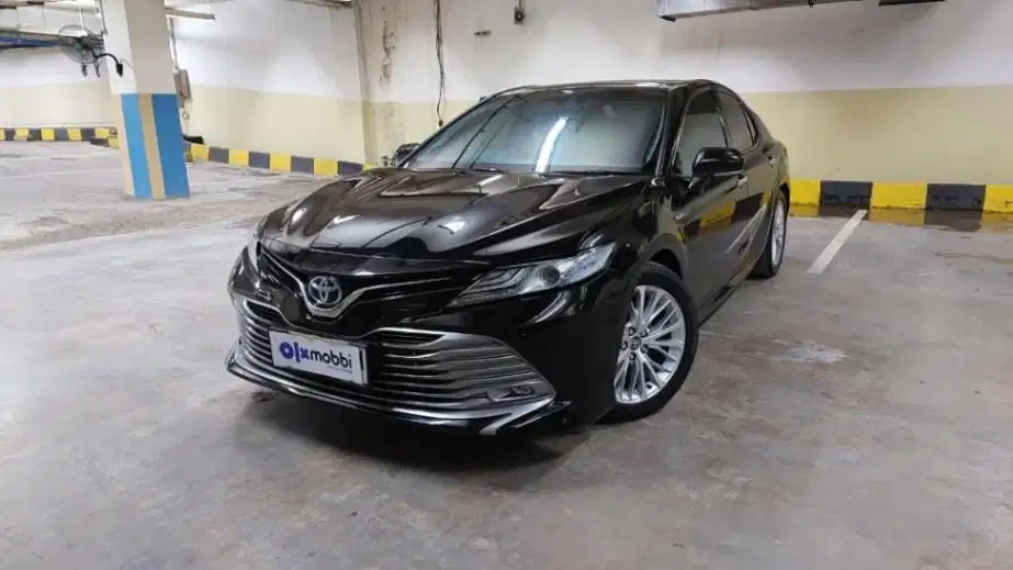 DP Rendah  18JT Toyota Camry 2.5 Hybrid-AT 2020 Hitam