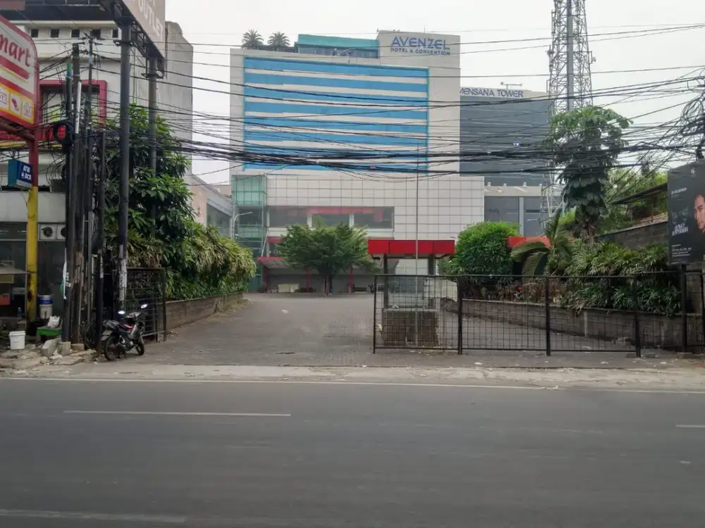 Dijual tanah besar dan sudah ada bangunan (hitung tanah) Cocok untuk mall, factory outlet atau sekolah