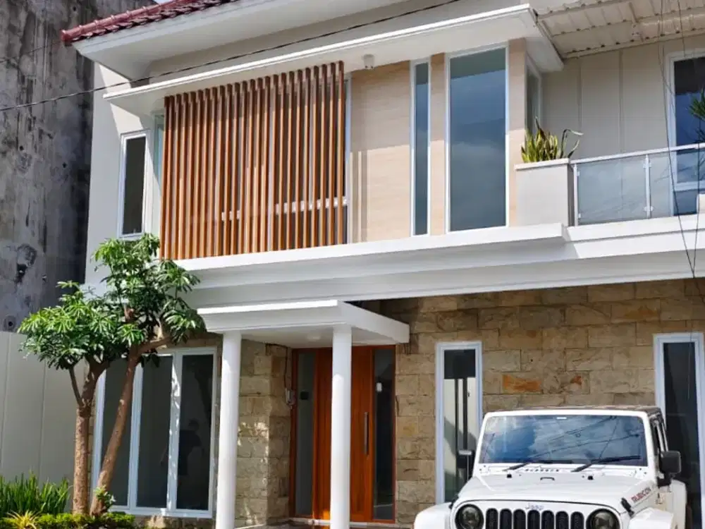 DIJUAL  RUMAH 2 LANTAI DI DEKAT HOTEL HYATT JALAN PALAGAN, SENDANGADI, MLATI, YOGYAKARTA.