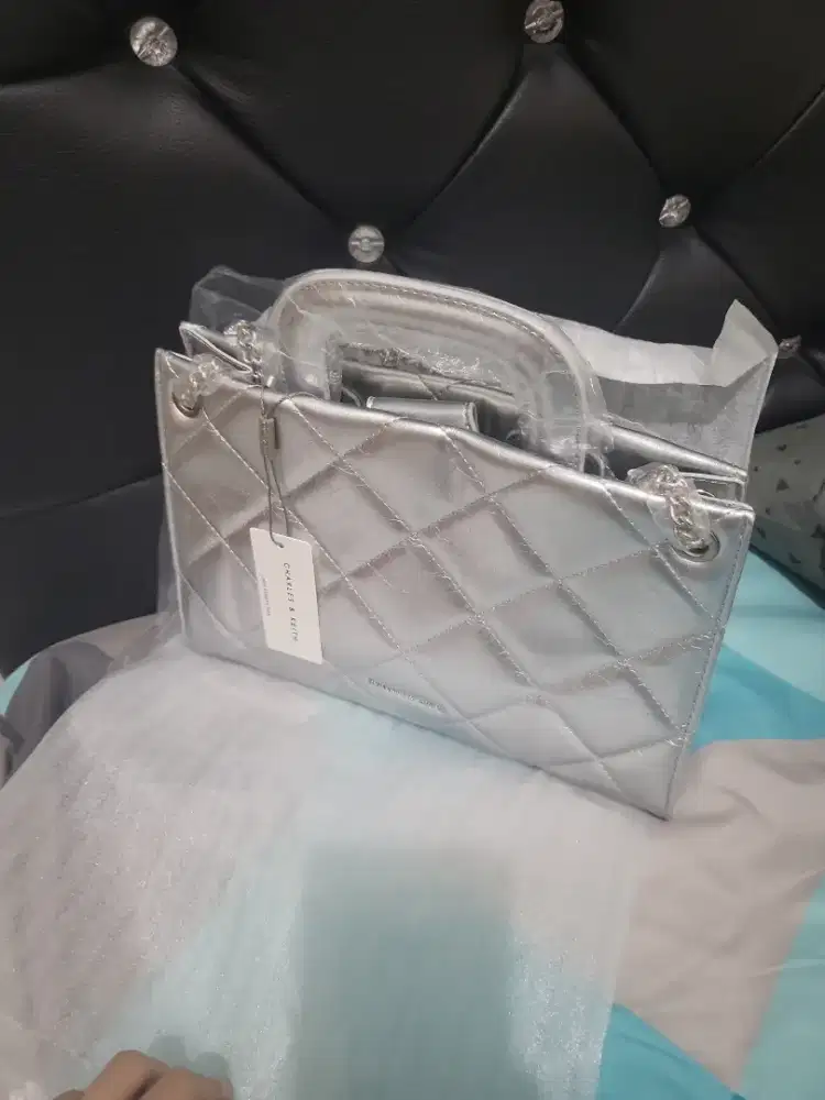 Tas dan sandal Charles and keith