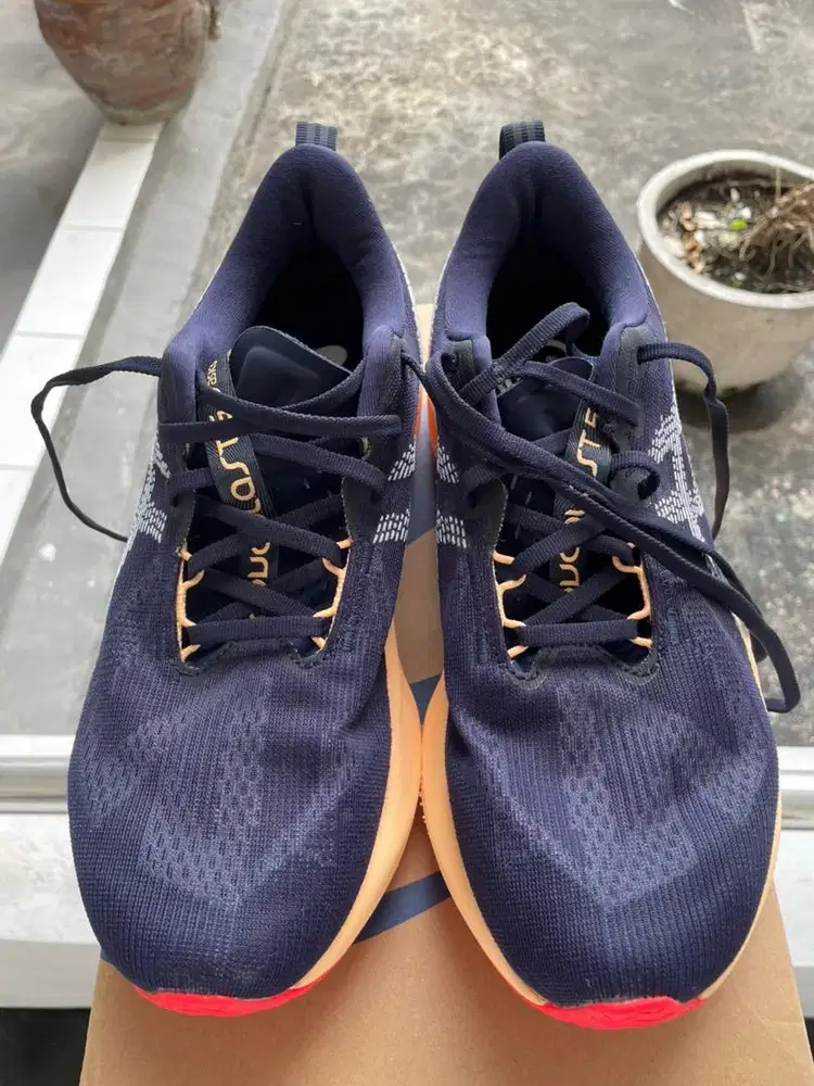 Sepatu Lari Asics Novablast 5 // 43,5 // 27,5cm