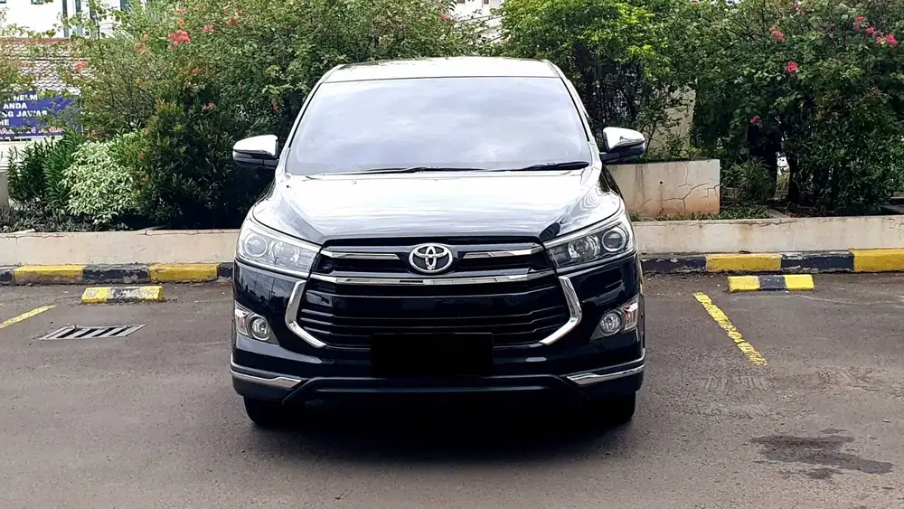 Toyota Kijang Innova Venturer 2.0 Bensin AT Hitam 2017 Km 60rb Record