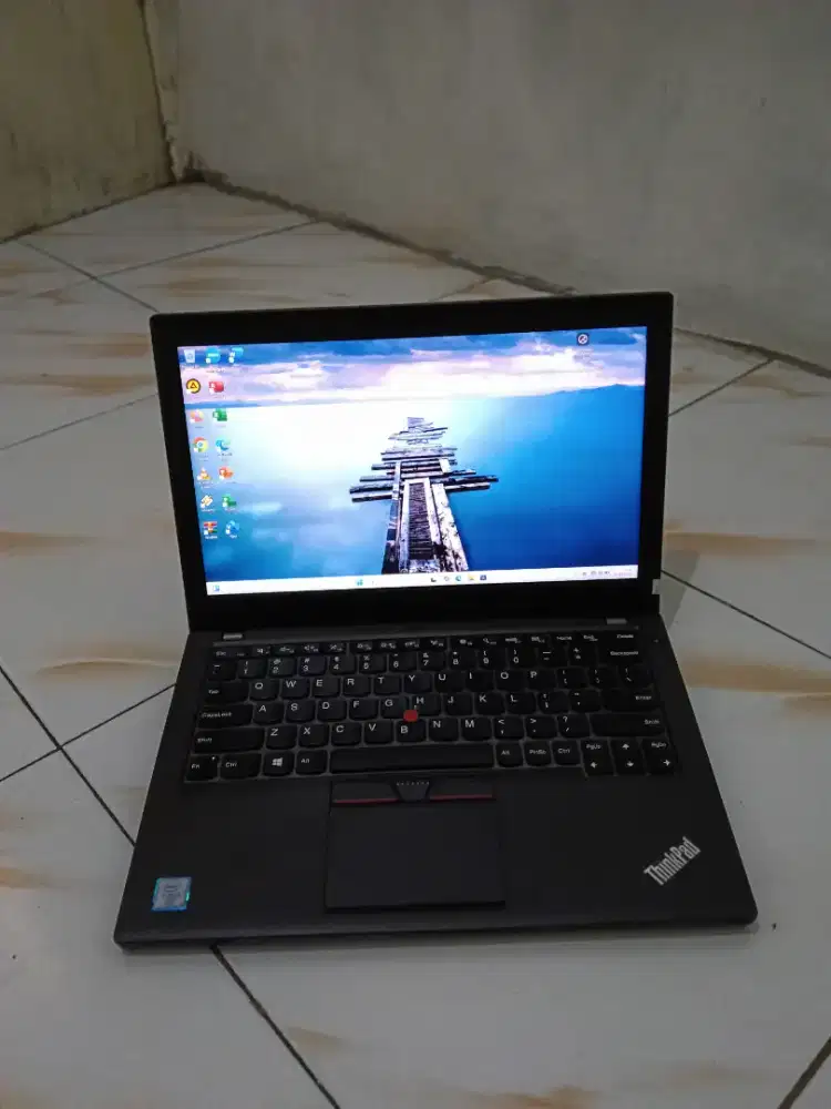 Lenovo Thinkpad x260 Intel core i5 Gen 6 ram 8gb SSD 512gb mulus