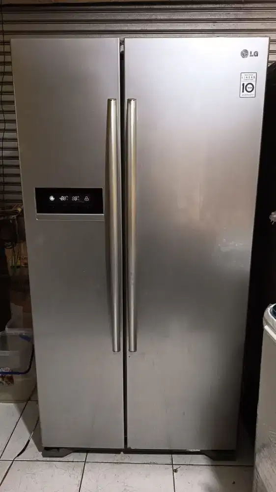 Dijual kulkas side by side bekas pakai merk LG