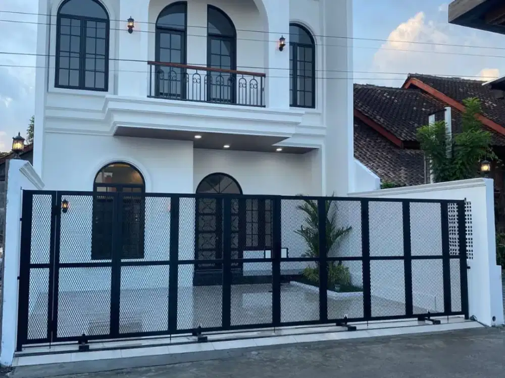 DIJUAL RUMAH MEWAH BARU SIAP HUNI DEKAT KAMPUS UNRIYO TAJEM SLEMAN