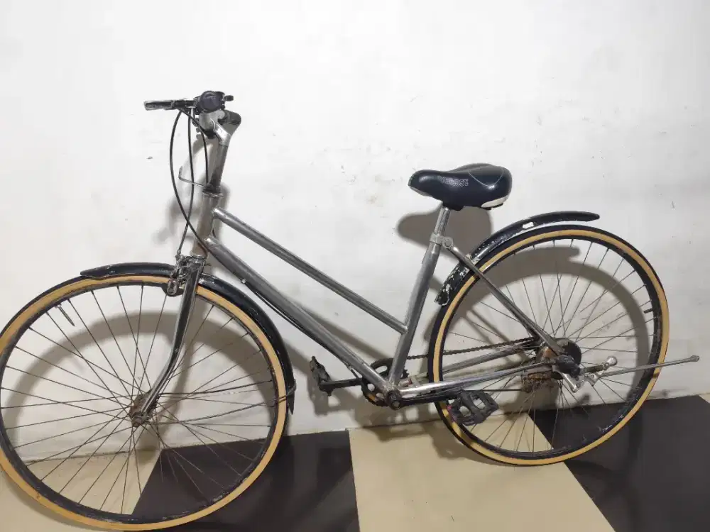 Sepeda onthel antik ukiran 27 kondisi normal