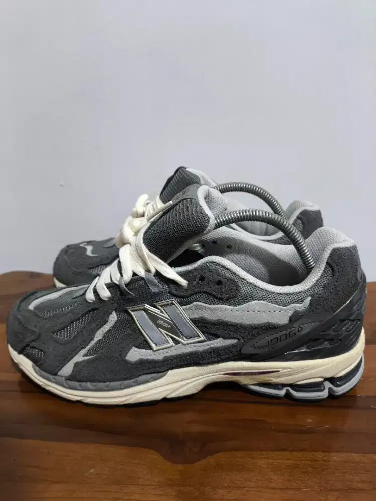 Sepatu nb abu 1960D size 44