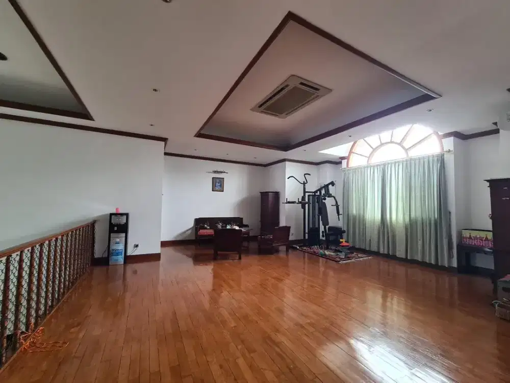 Rumah Menteng Hoek Semi Colonial Design Di Jalan Purwakarta