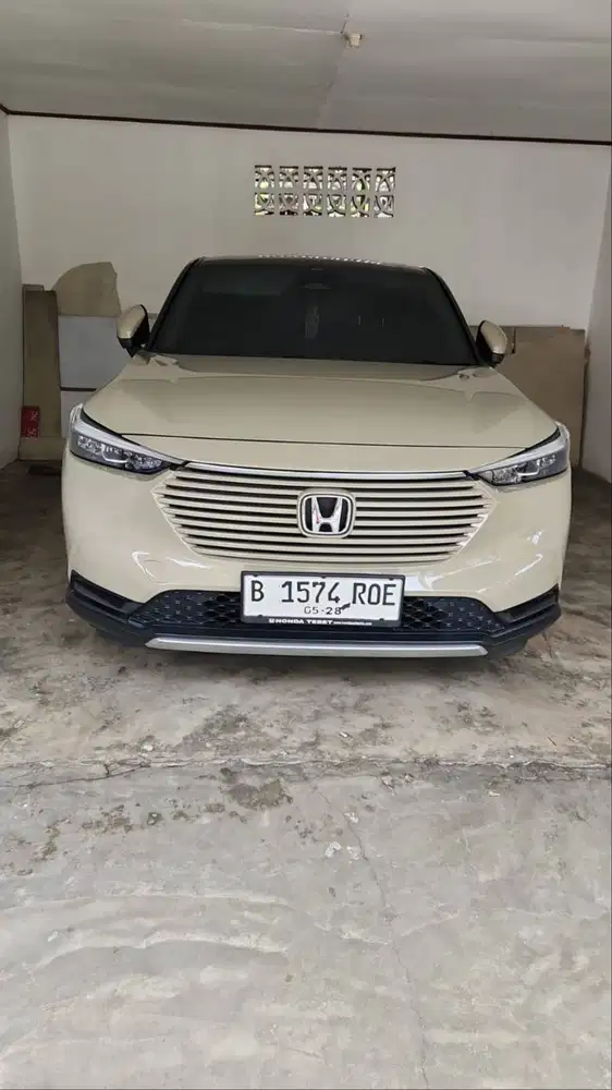 Honda HR-V 2023 E AT – Sand Khaki, Tangan Pertama, Low KM, Mulus!
