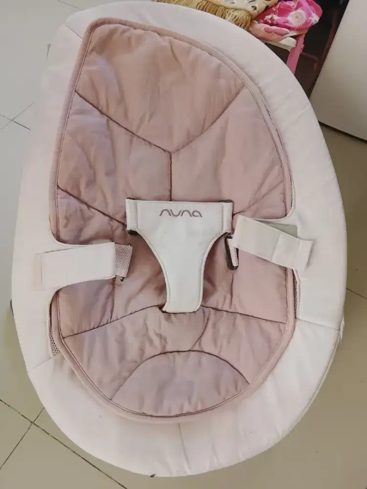 Sandaran bayi merk Nuna leaf