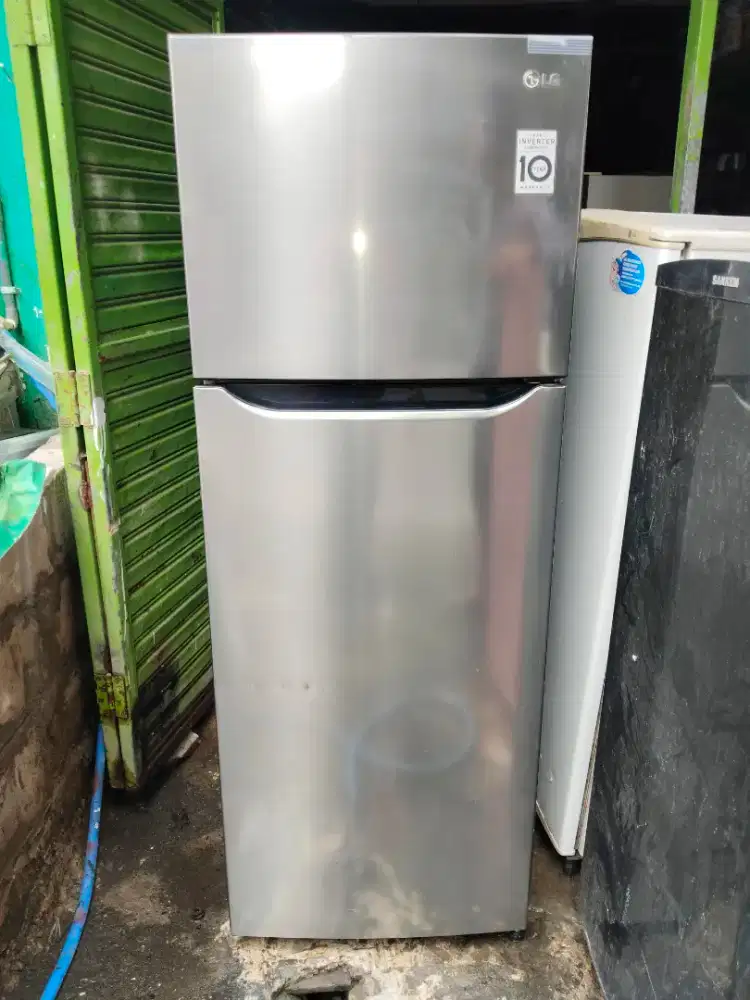 Kulkas LG 2 pintu bagus terawat normal dingin beku