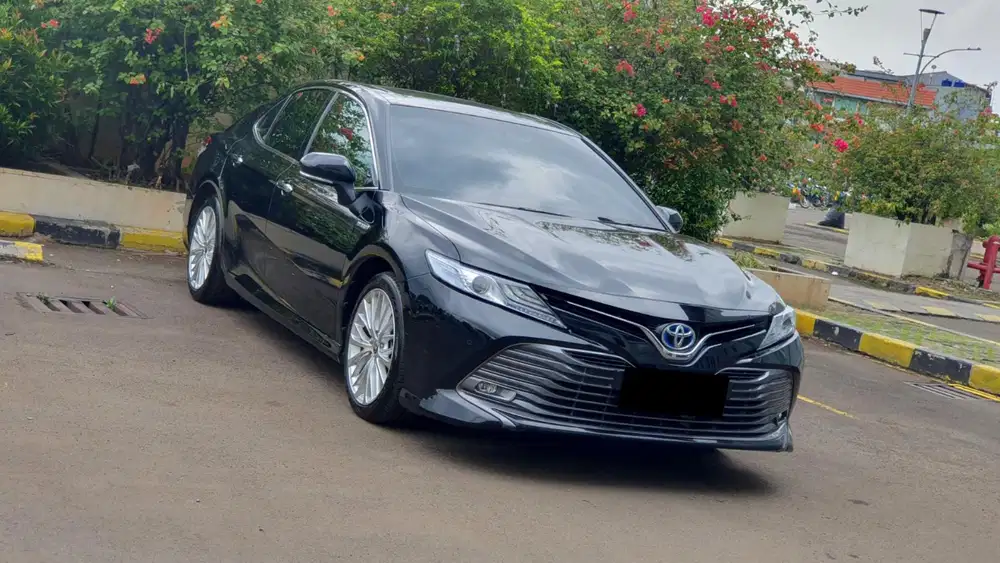 [ LOW KM ] Toyota Camry 2.5 Hybrid AT 2021/2022
