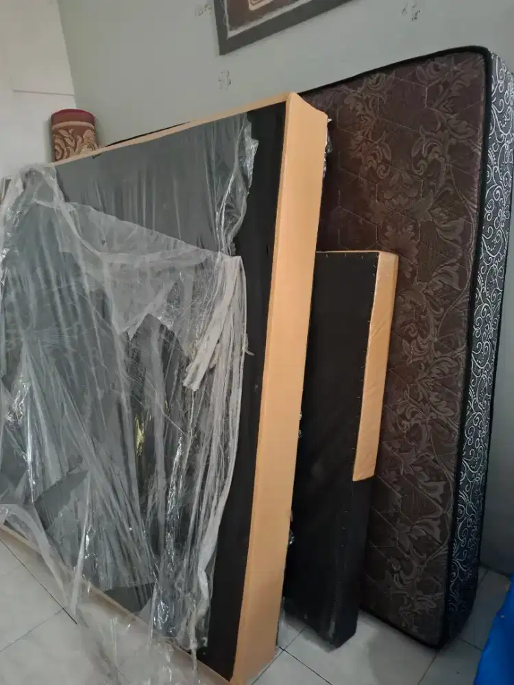 Spring bed satu set dengan ranjang