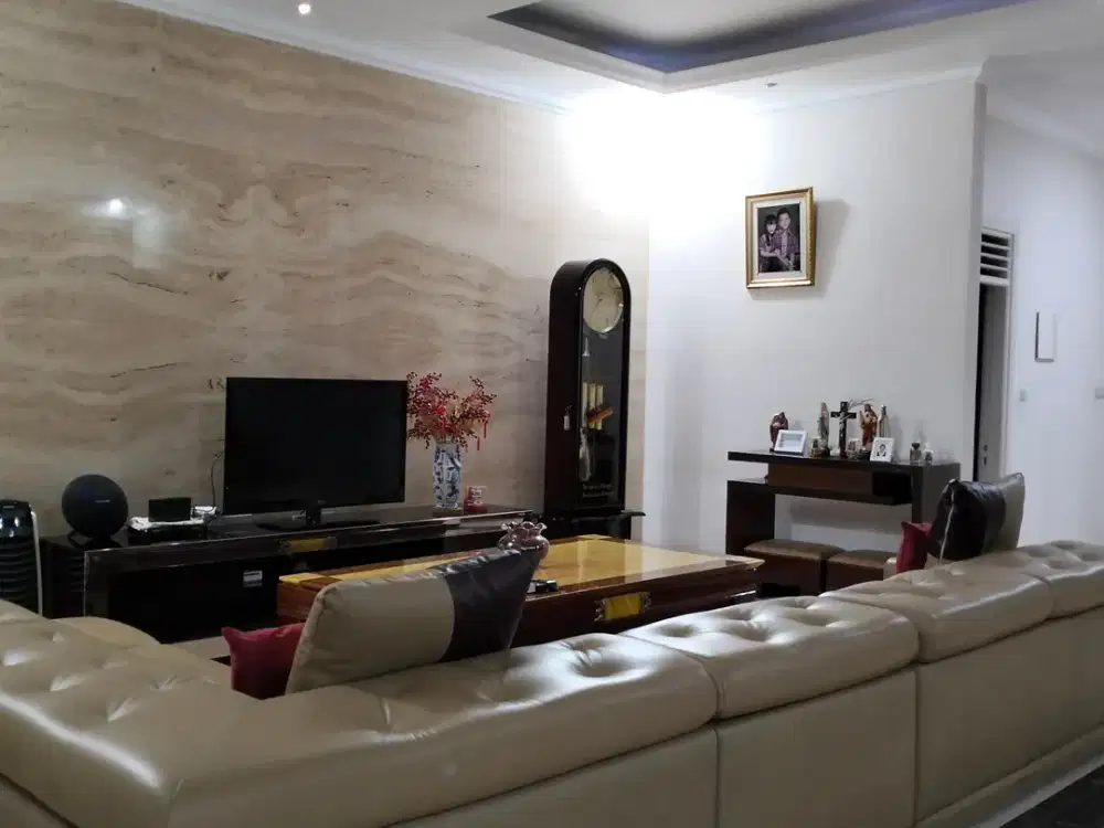 Rumah Manyar Permai Rapi & Nyaman Full Furnshed