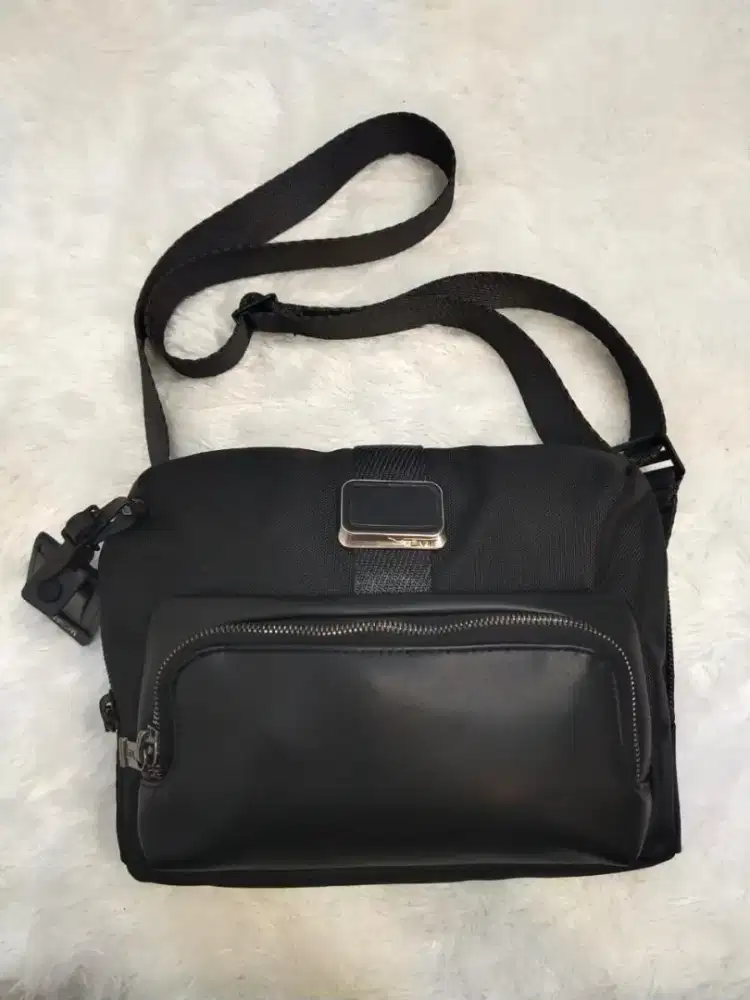 Luxury TUMI slingbag mewah banget dan sangat elegan