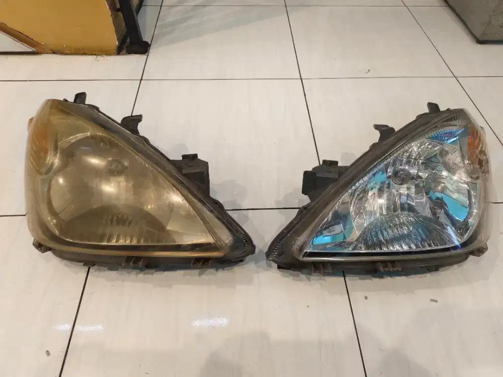 Head lamp xenia 2009