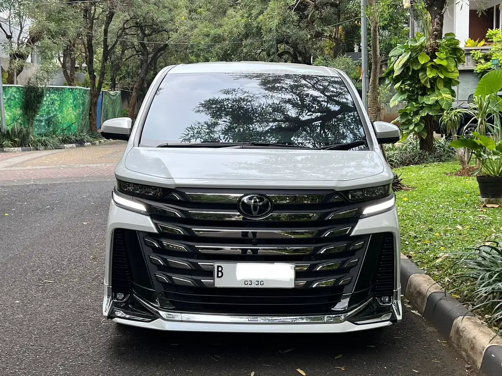 Toyota Vellfire Hybrid modelista 2025