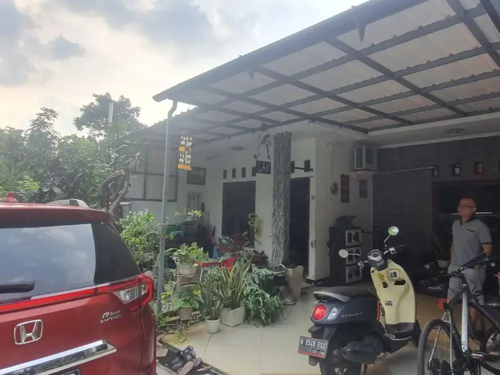 Rumah 15 menit ke Stasiun Depok Baru SHM Hadap Selatan J-38420