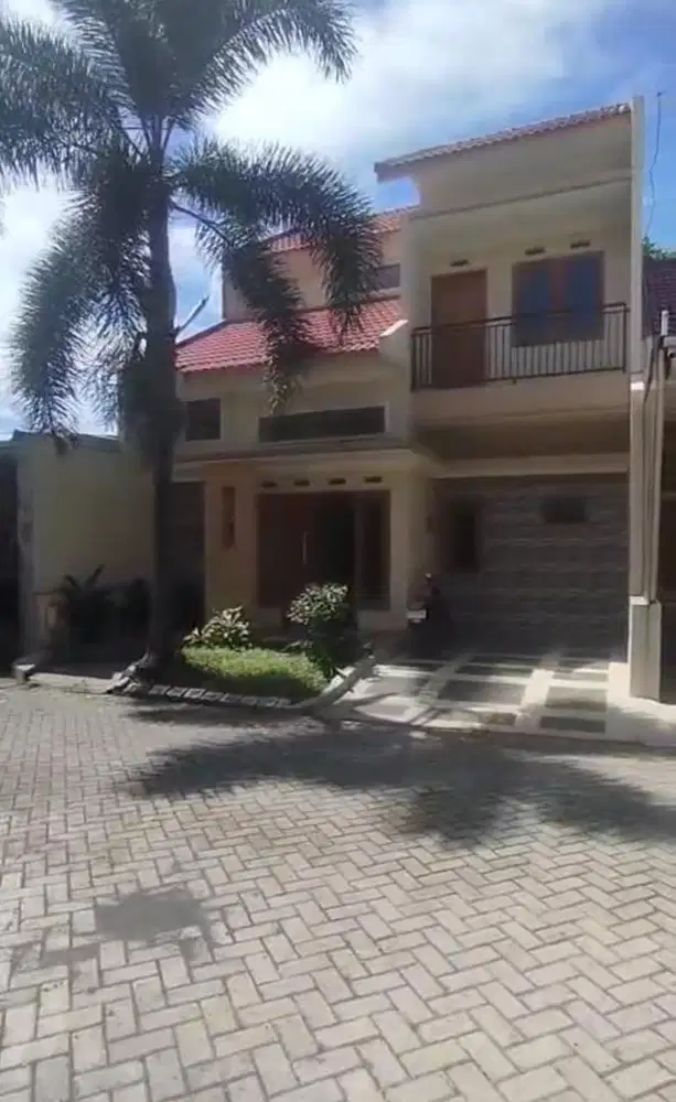 Rumah 2 Lantai Area Perumahan Akordion Luas 103 m2