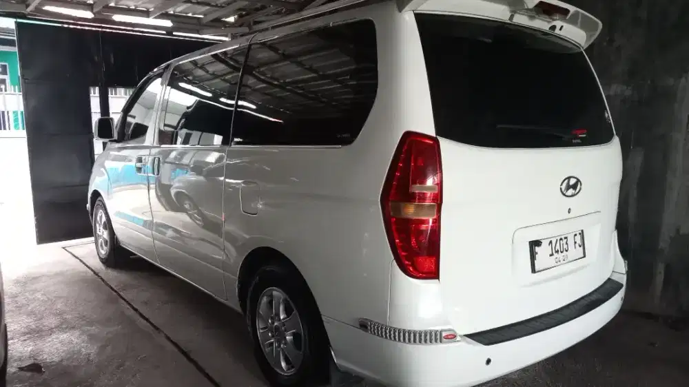 Hyundai starex yg membahenol. . .