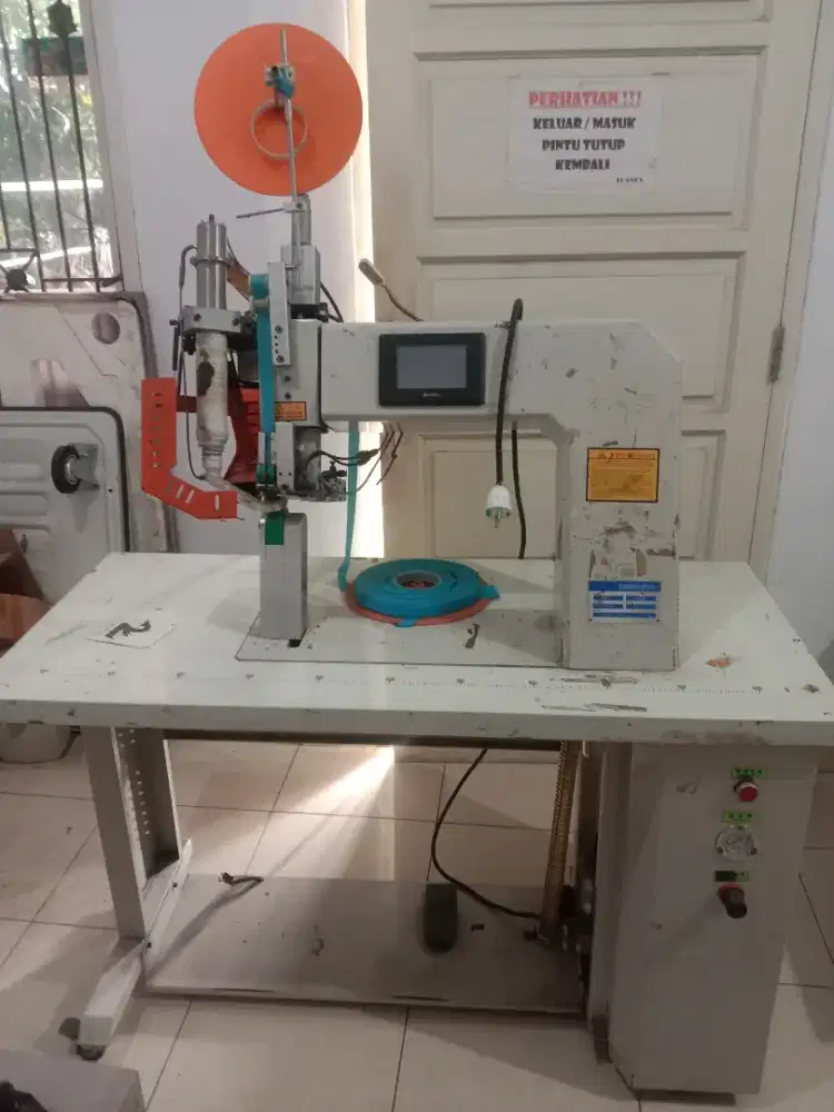 Mesin seam sealing