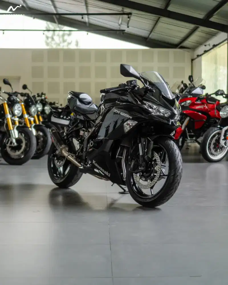 Kawasaki Ninja ZX-25R Quickshifter Metalluc Spark Black 2022