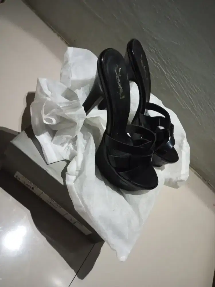 Yves Saint Laurent Heels