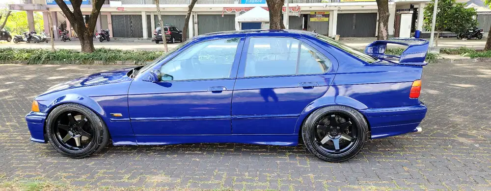 BMW 320i 1994 Bensin