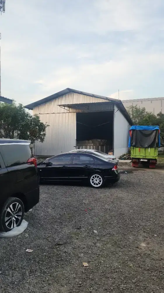 Pria  Shift Packing Rolling di kapuk