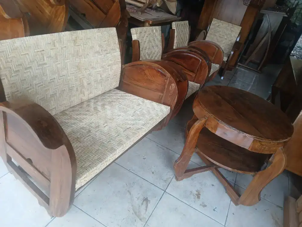 Kursi Sedan Rotan Antik