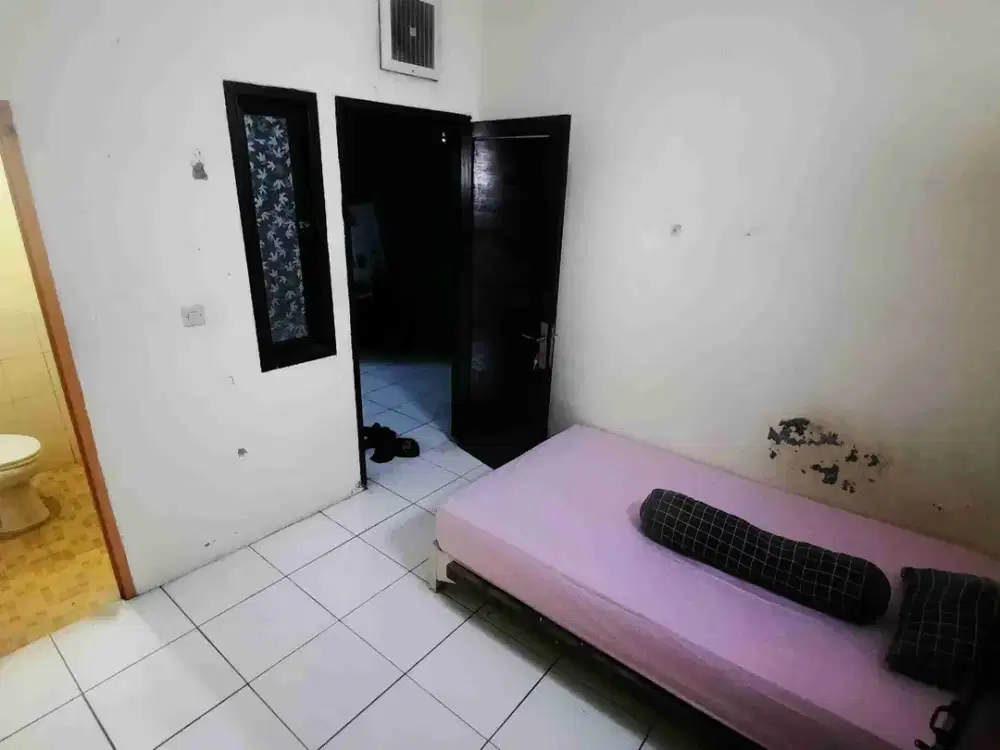 kost non Ac jati padang pasar minggu 1.1jt/bln wifi k.mndi dlm duduk
