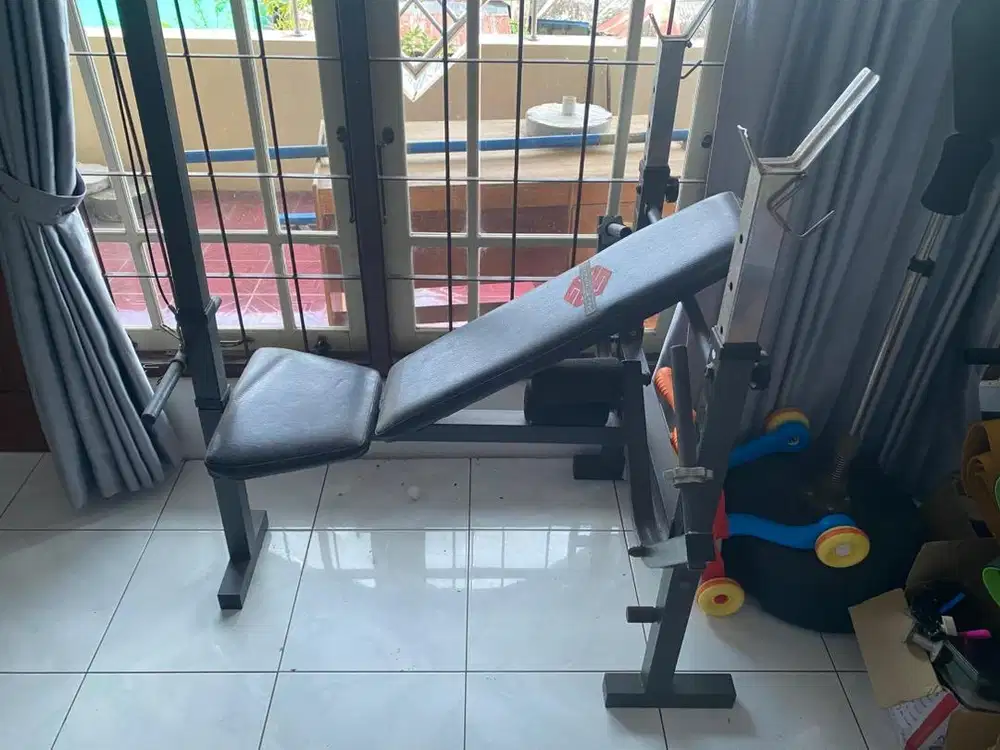 Alat fitness Bench press Lat pull down multifungsi (Bekas)