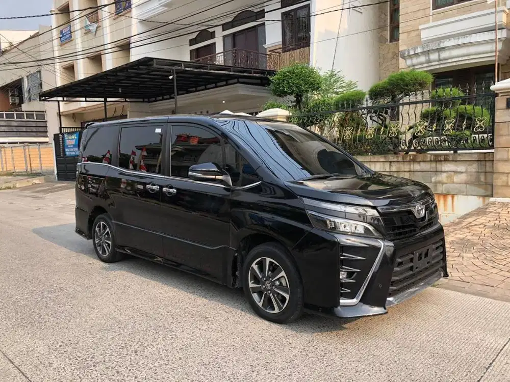 Toyota Voxy 2020 Hitam