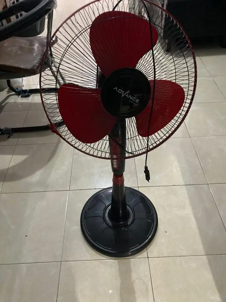 Kipas angin advan berdiri
