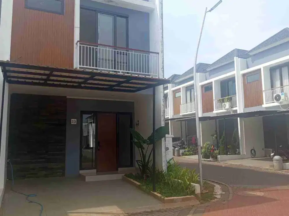 Dijual rumah 2 lantai Hoek 3 KT 3 KM