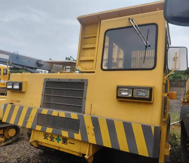 Dijual Rubber Crawler Carrier Truck Morooka MST2200 Engine Hino Ex. Im