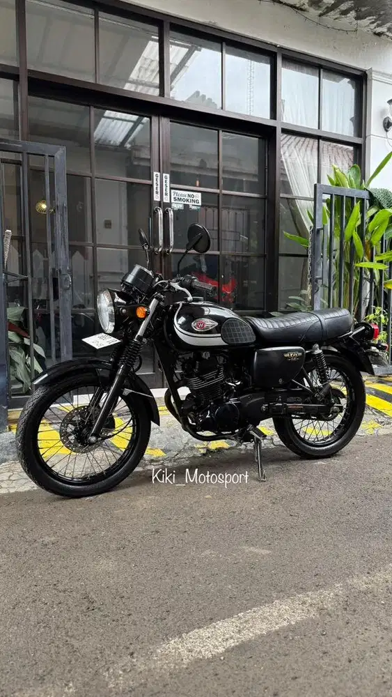 W175 SE 2019 plat R istimewa