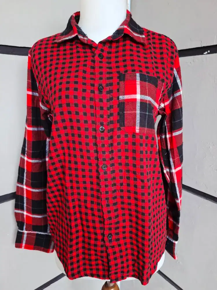 Preloved dipakai beberapa kali aja. Ld 100-105. Masih bagus banget