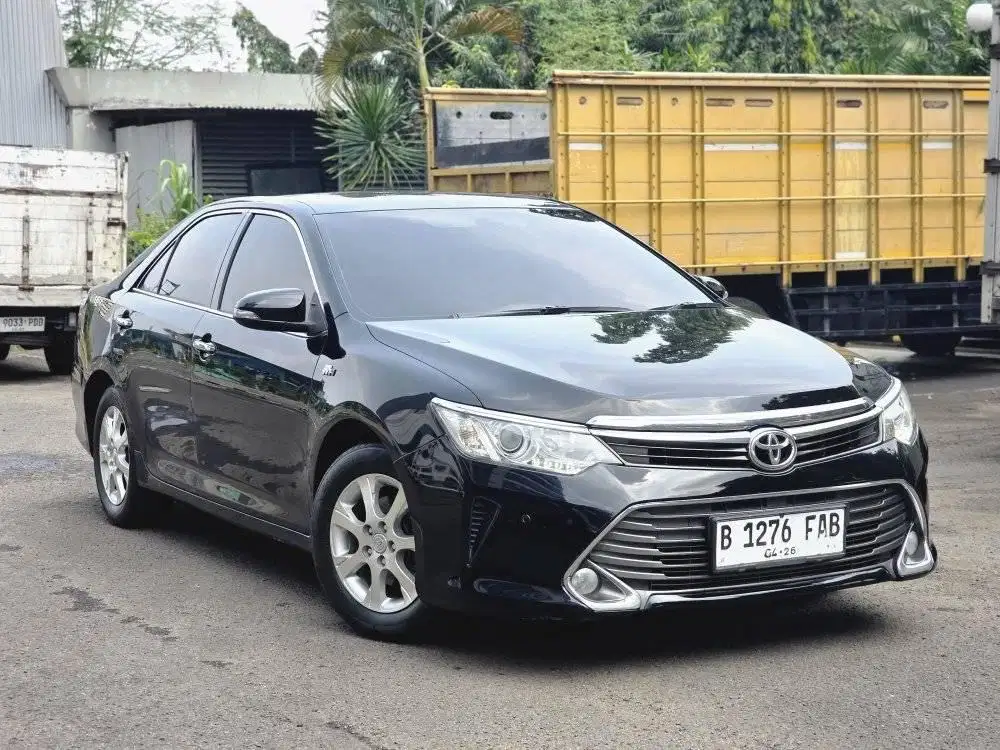 Toyota Camry V 2016 hitam