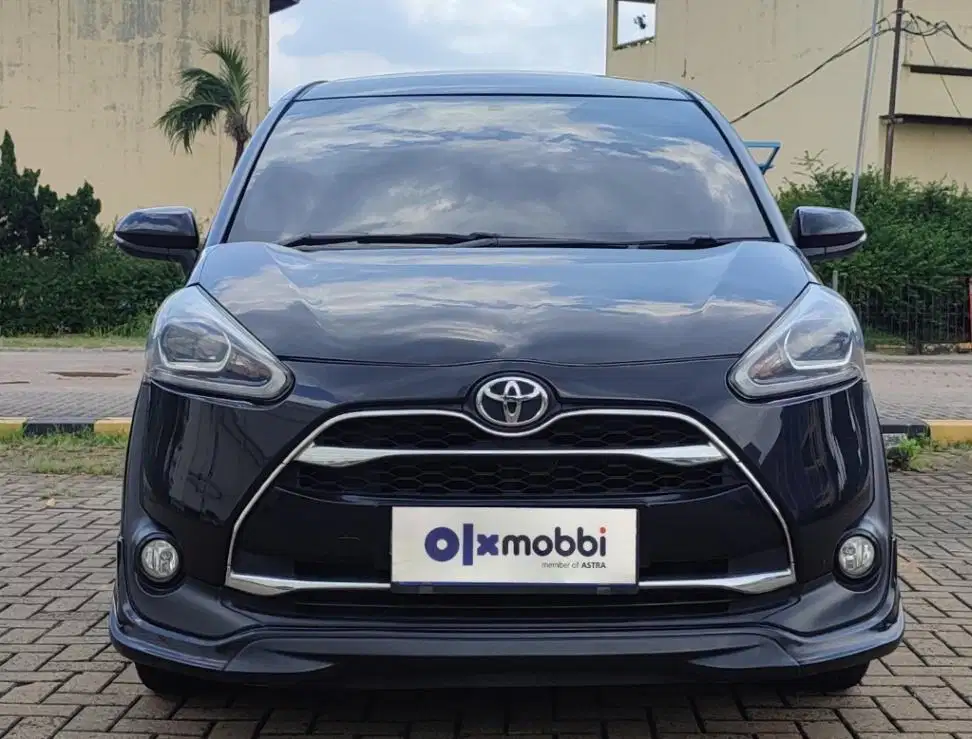TDP 8,JT Toyota Sienta 1.5 Q Bensin-AT Hitam 2016
