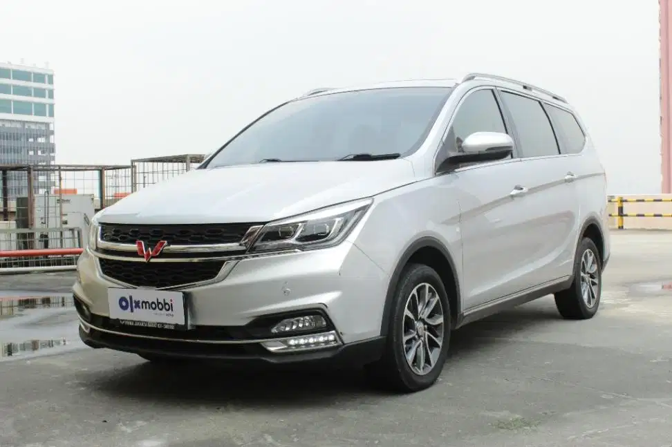 TDP 7,JT Wuling Cortez 1.5 LT Lux Plus Bensin-AT Silver 2019